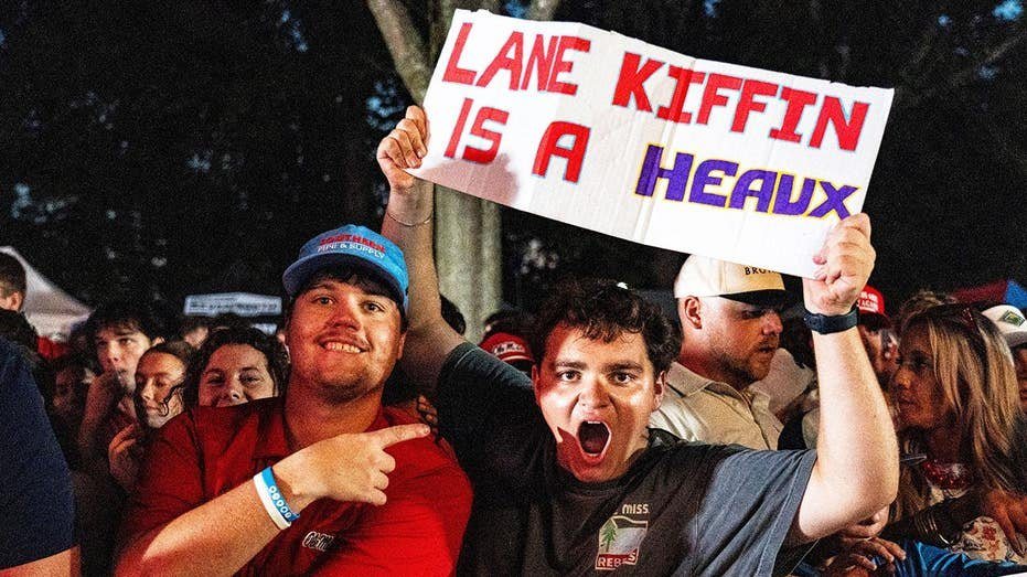 Ole Miss Fans Boo Lane Kiffin in Heated College GameDay Return