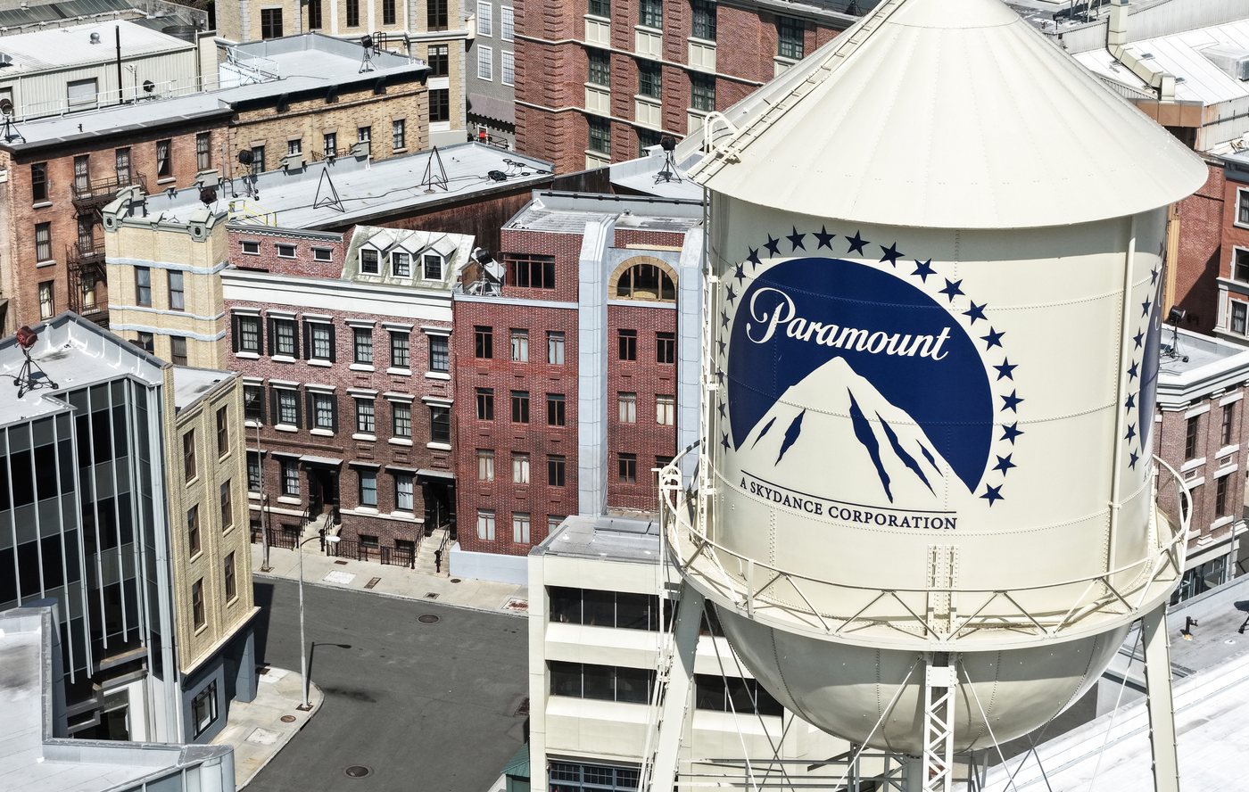 Paramount Shares Edge Up After Antitrust Settlement Clears Path for Warner Bros. Discovery Merger