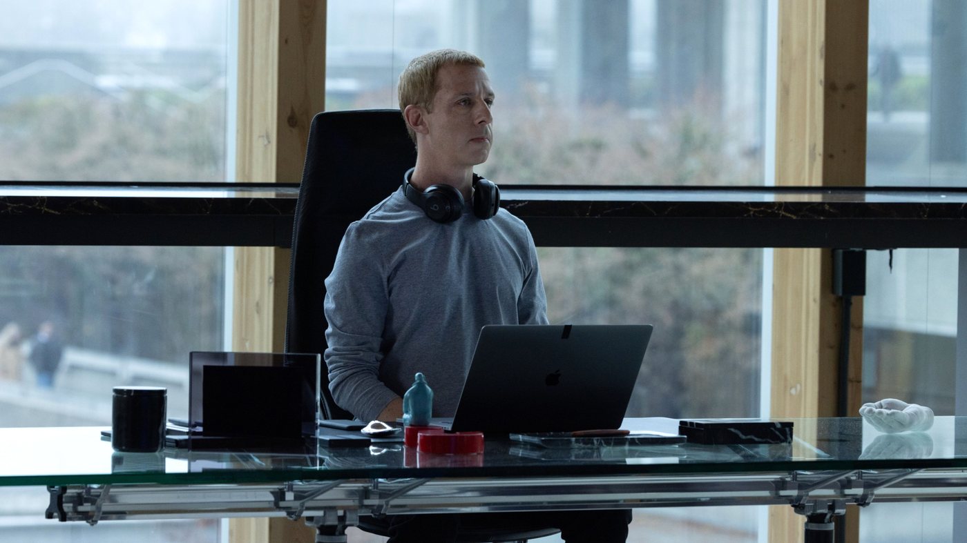 Aaron Sorkin Says Jeremy Strong Stayed in Character as Mark Zuckerberg on 'The Social Reckoning' Set