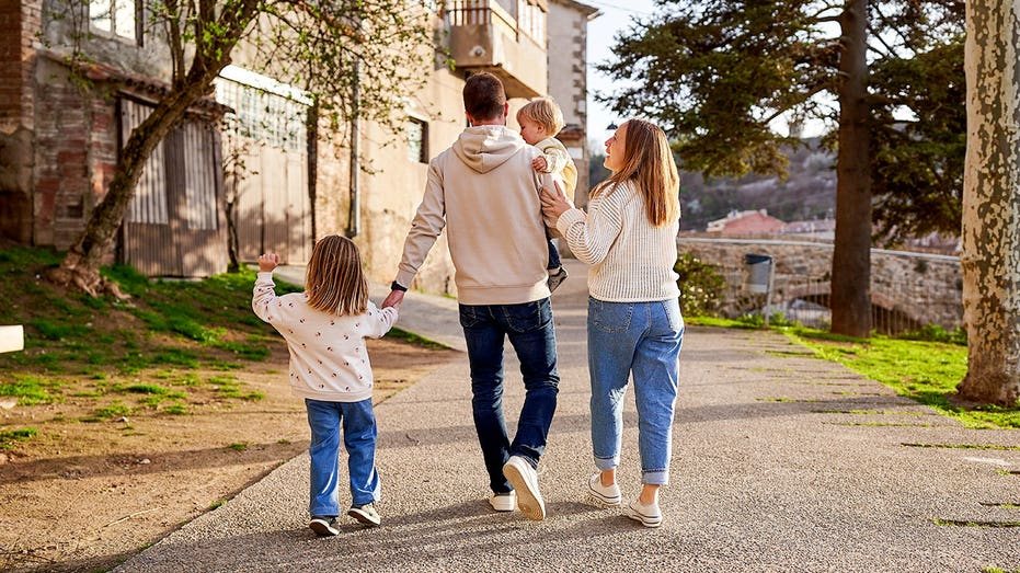 US population decline looms as Americans have fewer children than they desire, report warns