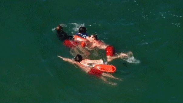 Felony suspect's ocean escape attempt ends after 90-minute standoff with Los Angeles Police Department and lifeguards