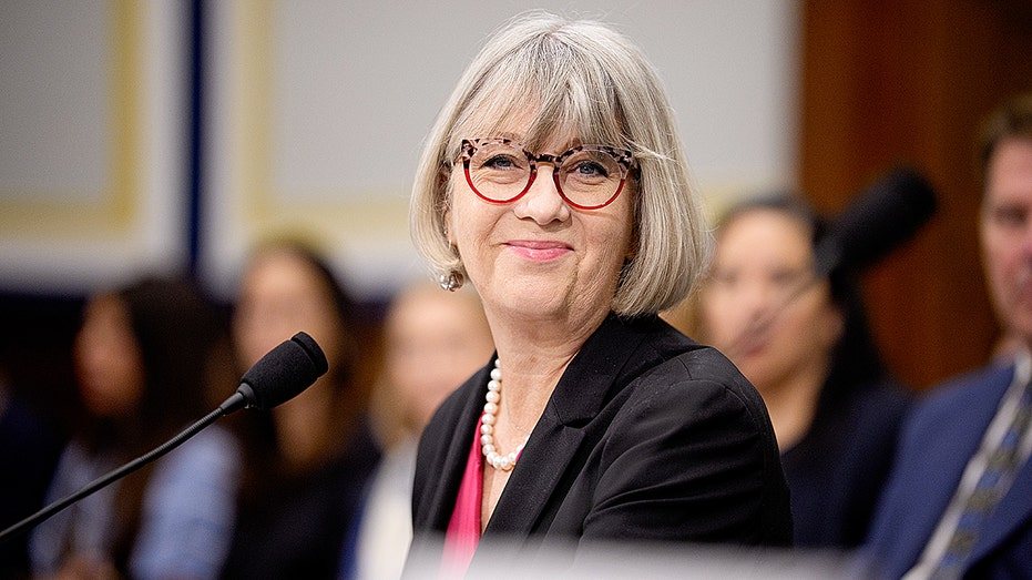 Smithsonian Director Faces Scrutiny Over Remarks That History Is a «Tool of Social Justice»