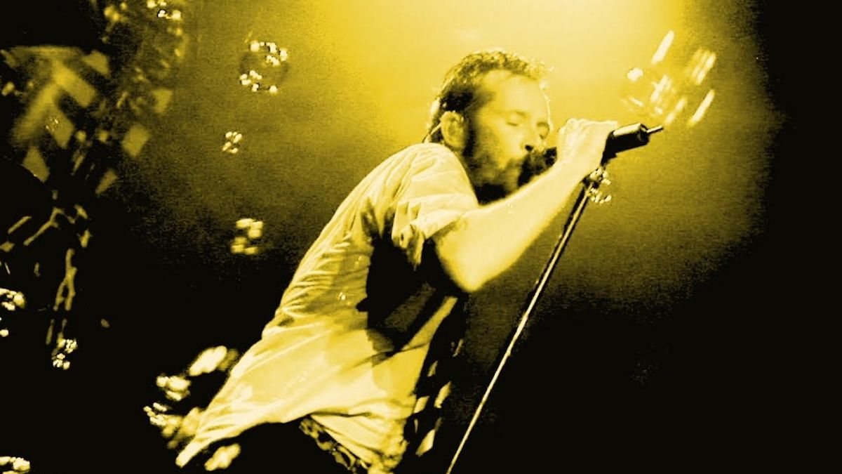 Scott Weiland Live Album Arrives With Unseen 'Vaseline' Footage