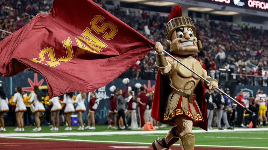 USC football's Homeric blunder: Trojans promote season with epic that ends their own destruction