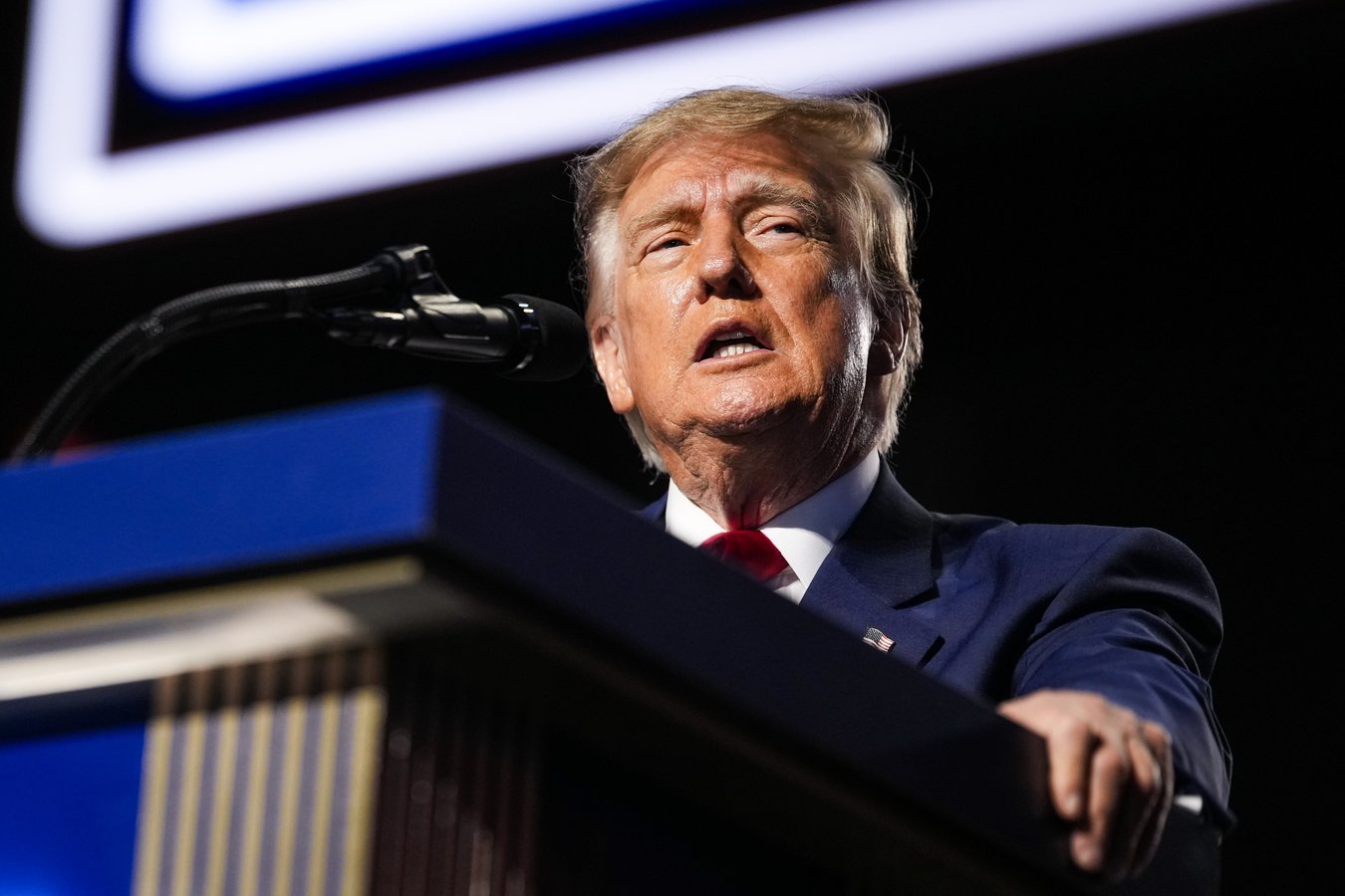 Trump Defends White House Ban on CNN and MS NOW as Justice Department Faces Wednesday Injunction Hearing