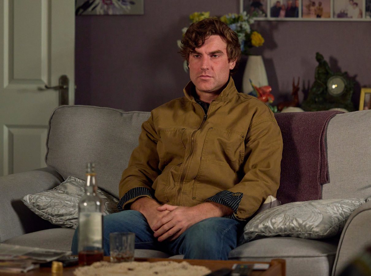 Coronation Street Star Warns Soaps Must Unite Viewers to Survive
