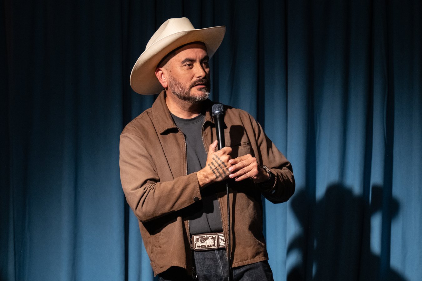 Alfred Robles Sets First Hour Stand-Up Special With Gabriel Iglesias as Executive Producer