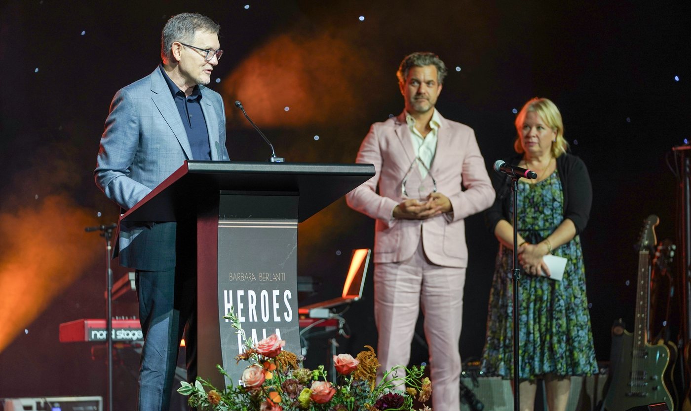 James Van Der Beek Remembered at Tearful 'Dawson's Creek' Reunion During Greg Berlanti's Heroes Gala
