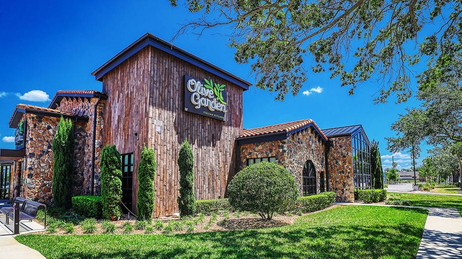 White House compares Olive Garden ID rules to election security push