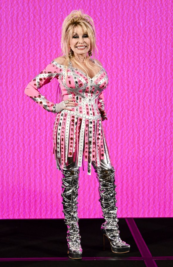Tennessee Governor Proposes Renaming Nashville Airport for Dolly Parton