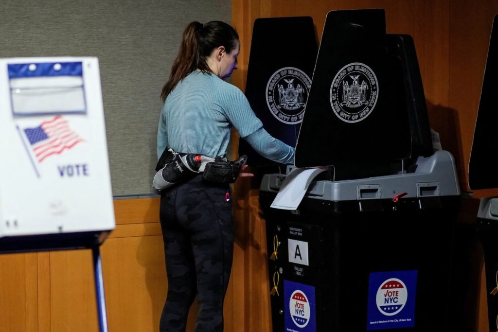 Trump removes remaining members of Election Assistance Commission ahead of midterms