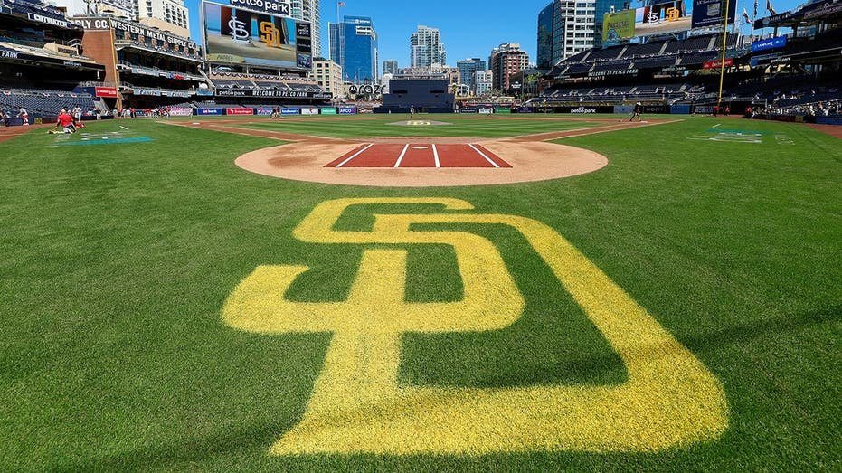 Padres favored over Giants as Robbie Ray likely makes final start before trade deadline